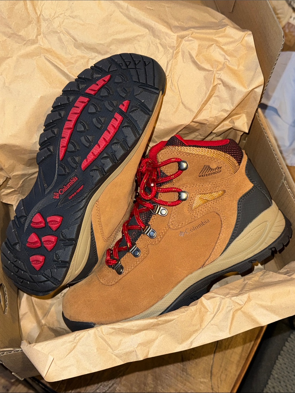 Columbia Newton Ridge Waterproof Lace up Snow Rain Hiking Boots Red Laces Suede